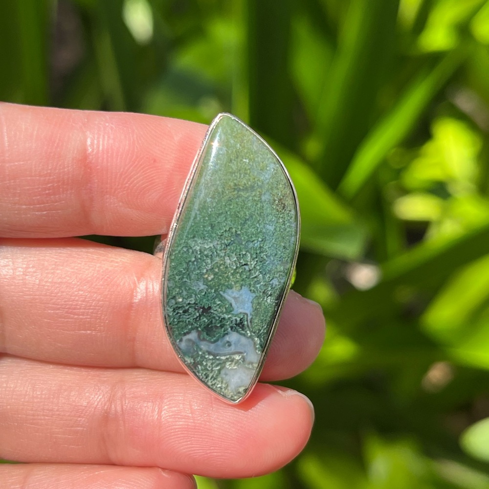 Size 8 Silver plated leaf shape moss agate ring